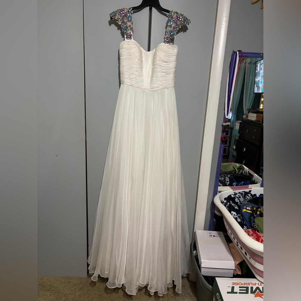 Sherri Hill White Sleeveless Sweetheart Gown